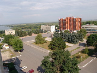 Вид из гостиницы Азов на центральную площадь и Дон