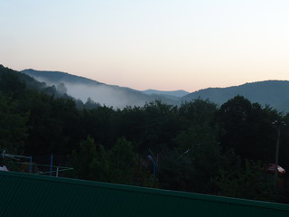 Скоро солнце выйдет из-за горы... Вид с балкона