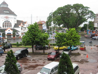 Вид из окна отеля, после дождя. Медан