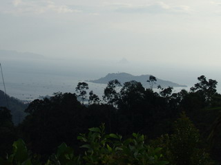Внизу у океана видна Сиболга и наш остров (почти за деревьями)