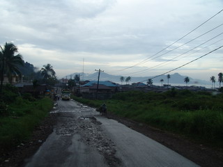 Долгие раздолбанные дороги Суматры...